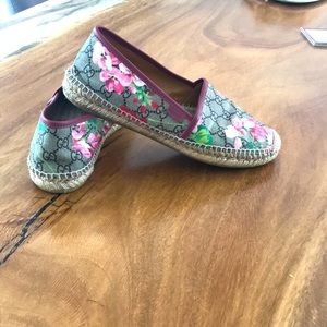 Gucci women’s flower espadrilles. Size 10.